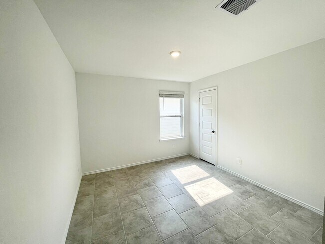 Building Photo - 7515 Cattle Walker Ct