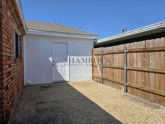 Building Photo - 6625 Dunn Dr