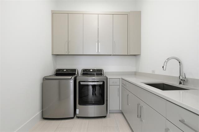 Building Photo - 9855 Kingsway Ave