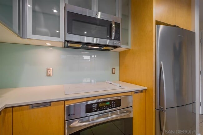 Building Photo - Beautiful 1Br/1Ba Downtown San Diego Condo In High-rise! Water Included! With Parking, Gym, Pool,...
