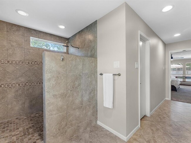 Building Photo - 3014 Redwood Lodge Dr