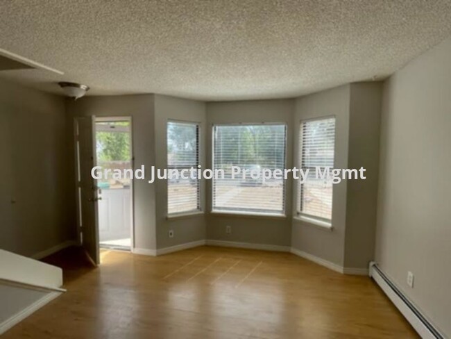 Building Photo - PRIME LOCATION near Tirara Rado Golf Course!