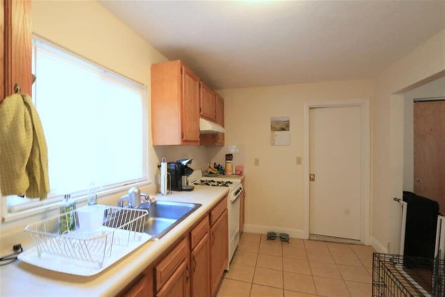 Building Photo - 128 Pine St