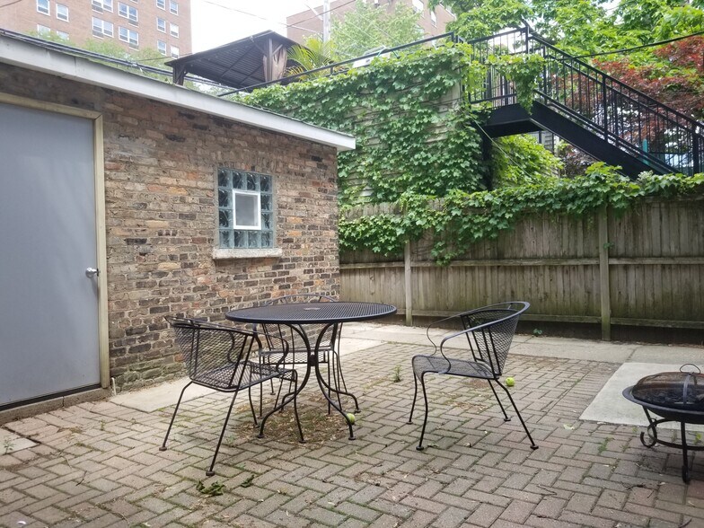 Building Photo - 1324 Byron W St