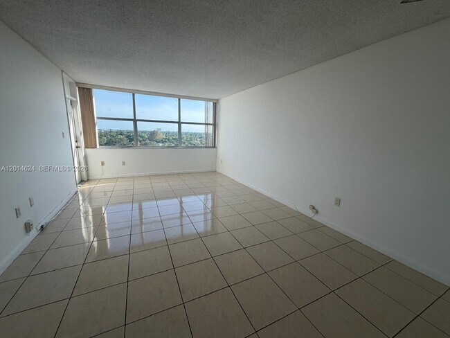 Building Photo - 1200 NE Miami Gardens Dr