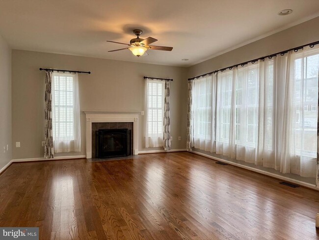 Building Photo - 25558 Dabner Dr