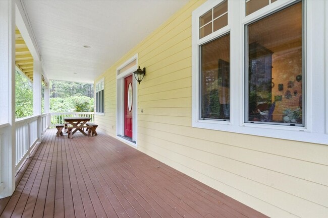 Building Photo - Bainbridge Farm House