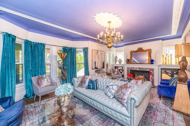 Building Photo - Historic Beauty: 3BR Near Downtown Detroit & | Henry Ford
