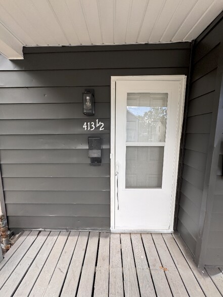 Primary Photo - 413 N Detroit St