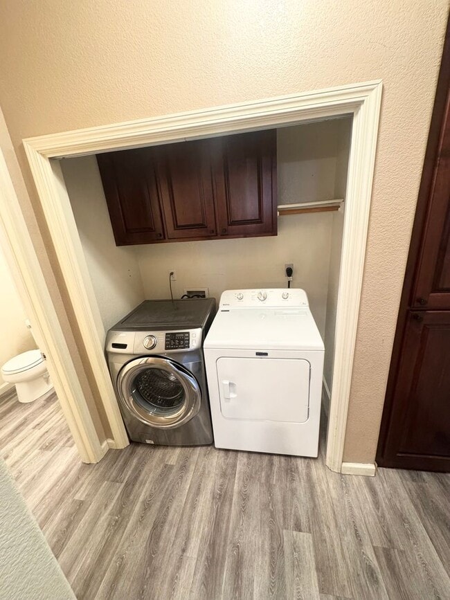 Building Photo - Charming Spacious 3 Bedroom Home