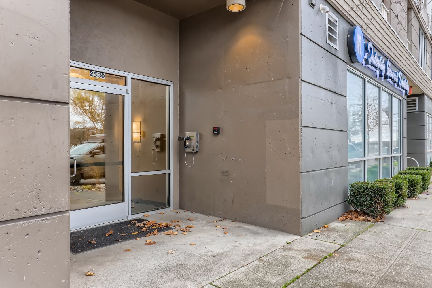 Building Photo - 2530 15th Ave W