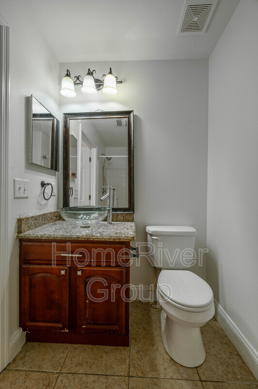 Building Photo - 718 Swan Way