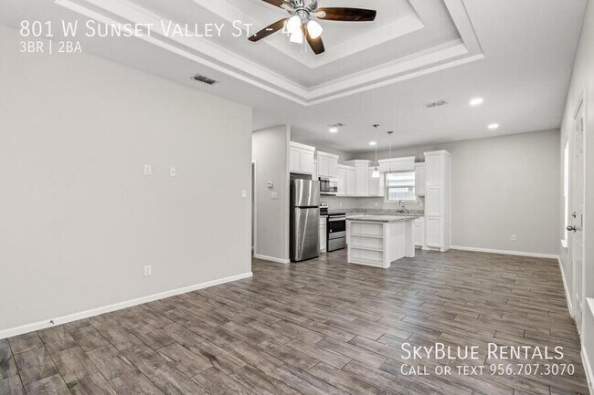 Building Photo - 801 W Sunset Valley St