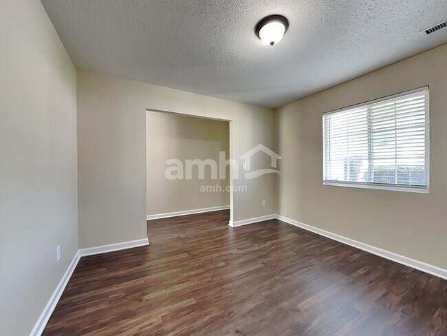 Building Photo - 221 Timberwood Dr