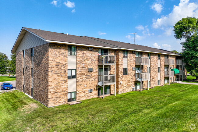 Building Photo - Lone Oak Apartments