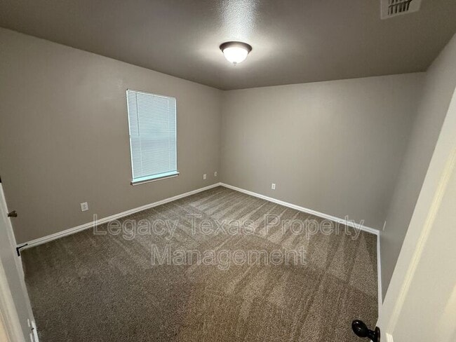 Building Photo - 3802 Pine Cir