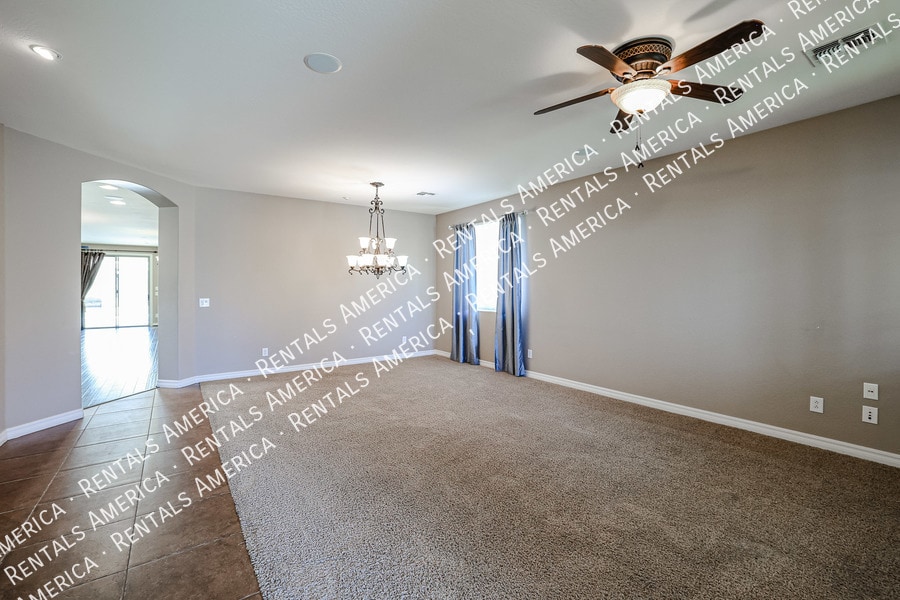 Building Photo - 613 W San Carlos Way