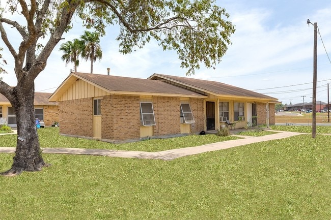 Building Photo - Mercedes Palms Apartments