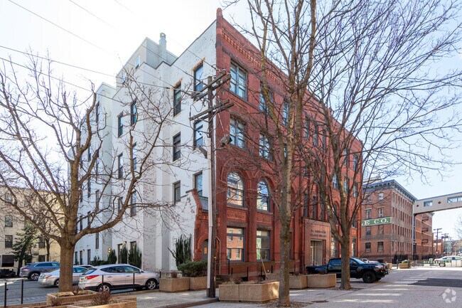 Building Photo - 167 Wayne St