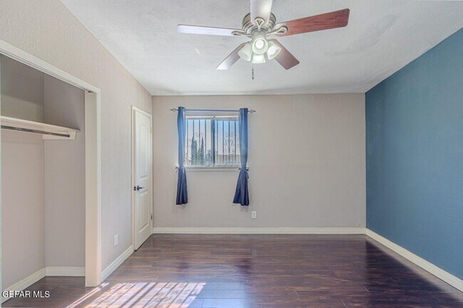 Building Photo - 11105 La Quinta Pl