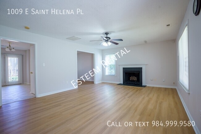 Building Photo - 1009 E St Helena Pl