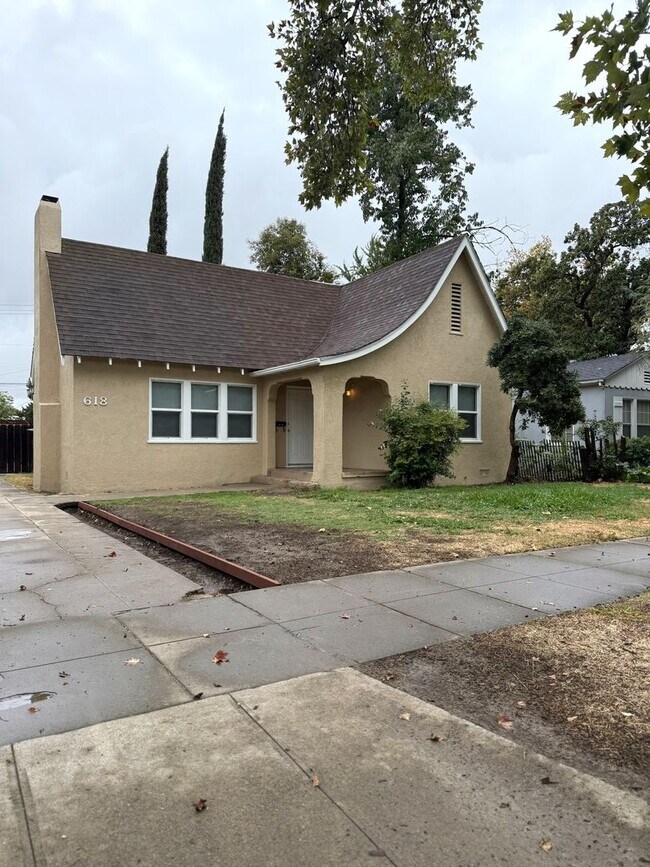 Building Photo - Endearing 3/1 Available!