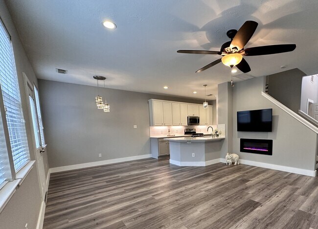 Building Photo - 46 Summer Haze Cir