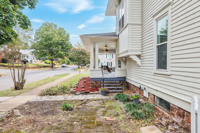 Building Photo - 1402 17th St S