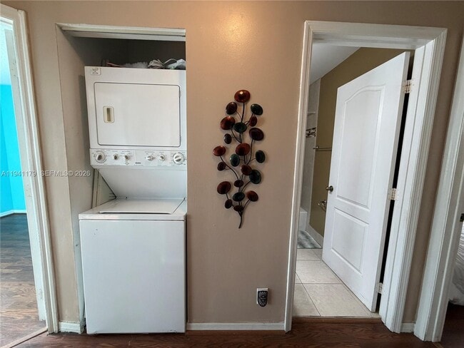 Building Photo - 810 NE 212th Terrace