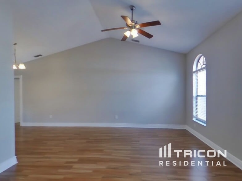 Building Photo - 8201 Golden Bear Loop