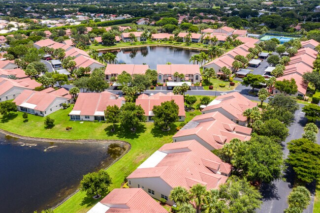 Building Photo - 7916 Coral Pointe Dr