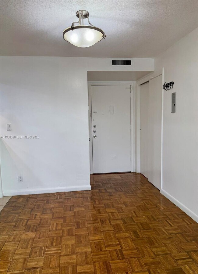 Building Photo - 16701 NE 14th Ave