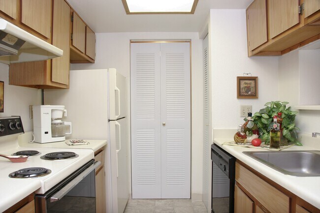 Building Photo - Grand View