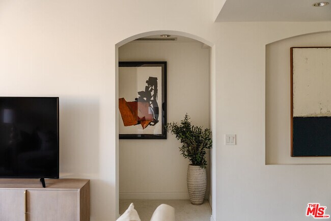 Building Photo - 11847 Gorham Ave