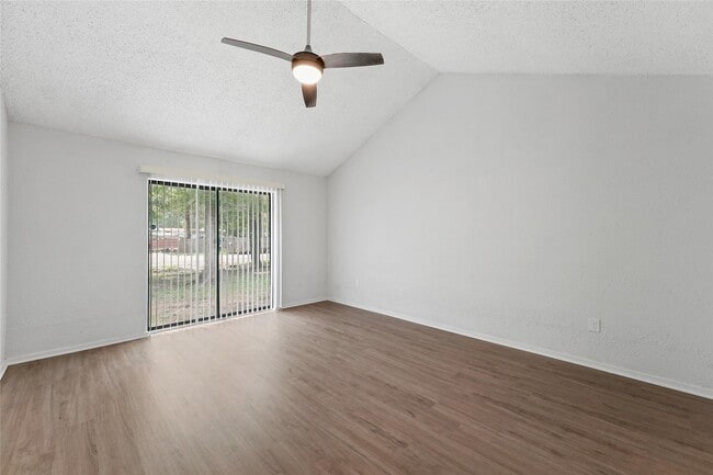 Building Photo - 18009 Split Oak Cir