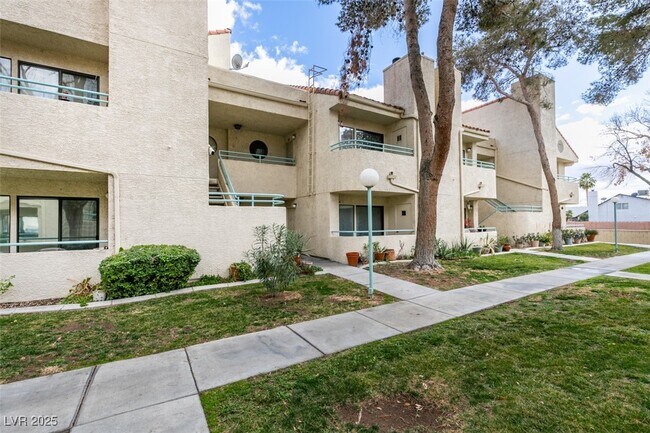 Building Photo - 820 N Sloan Ln