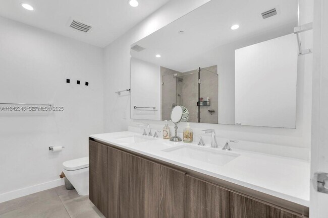 Building Photo - 488 NE 18th St