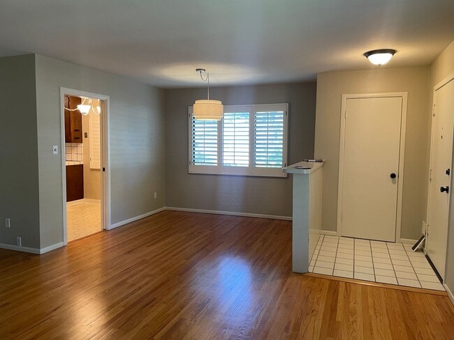 Building Photo - 3 Bed/1 Bath Single Family Home in East Sacramento