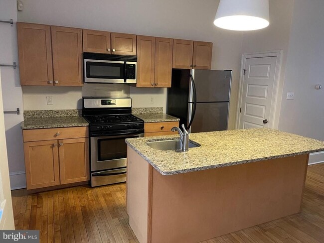 Building Photo - 324 S Juniper St