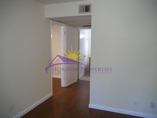Building Photo - 1 Bed 1 Bath 682 sq ft. Condo in Foothill Farms