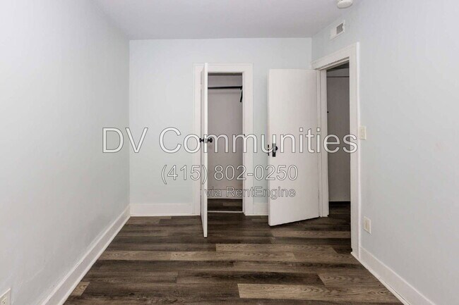 Building Photo - 3300 E 149th St