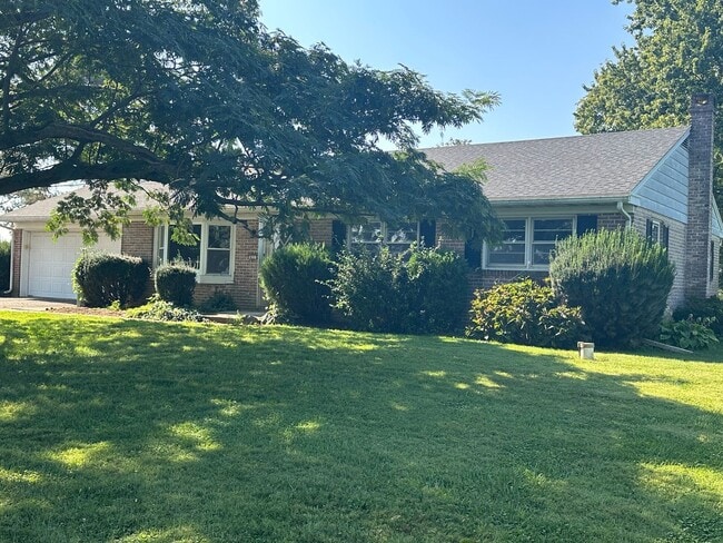 Building Photo - 3 Bedroom Ranch Home in Lampeter Strasburg...