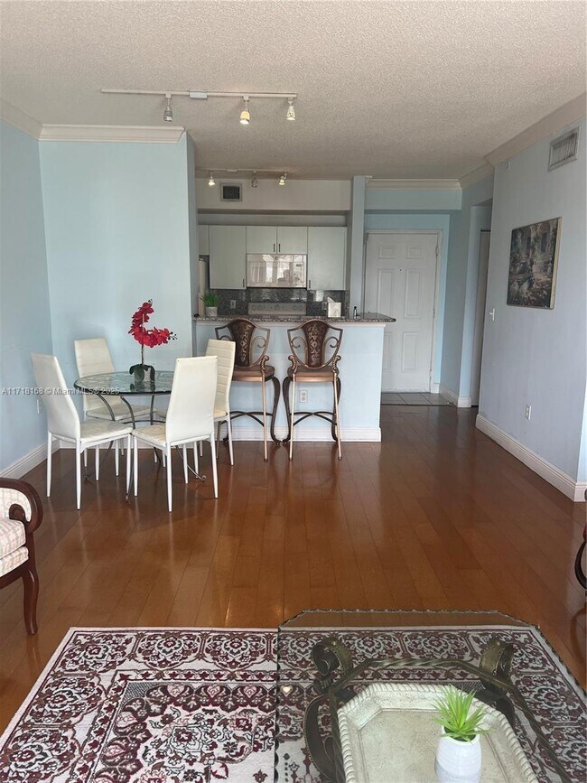 Building Photo - 780 S Sapodilla Ave