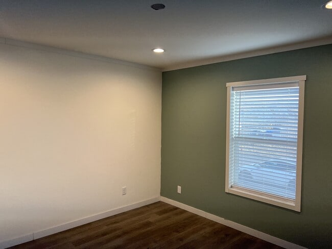 Building Photo - 1416 Huntley