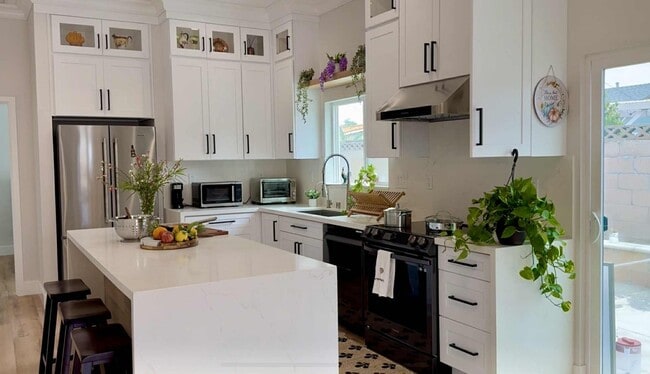Building Photo - Beautiful Fully Furnished Home in Garden G...