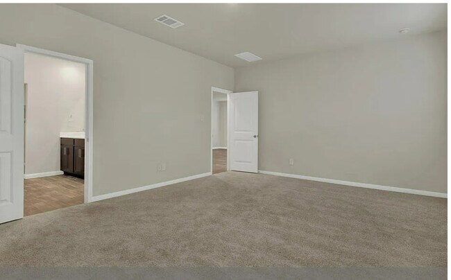 Building Photo - Room in House on Bethpage Dr