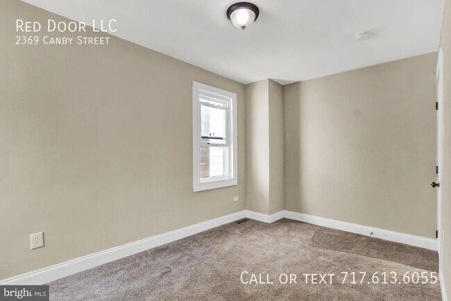 Building Photo - 2369 Canby St
