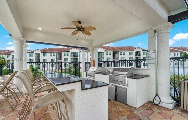 Building Photo - 911 Villa Cir