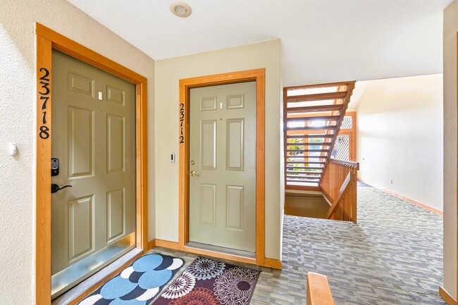 Building Photo - 23712 Pondview Pl