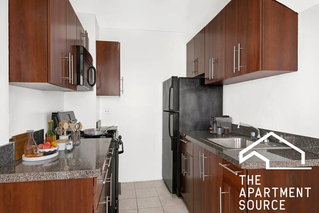 Building Photo - 2756 N Pine Grove Ave